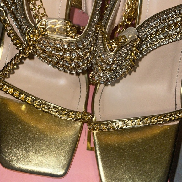 Gold heels - Picture 5 of 11